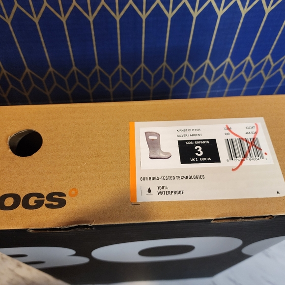 BOGS Kids Rubber Waterproof Rain Boot - Picture 11 of 11